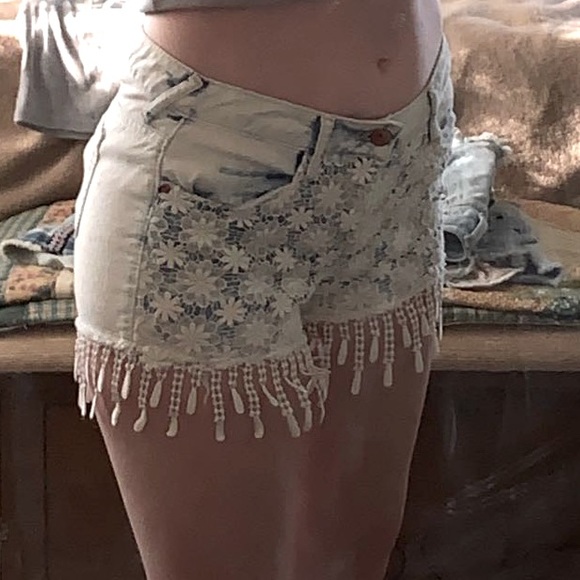 🐠2 for $16 Lace Flower Jean shorts - Picture 2 of 6